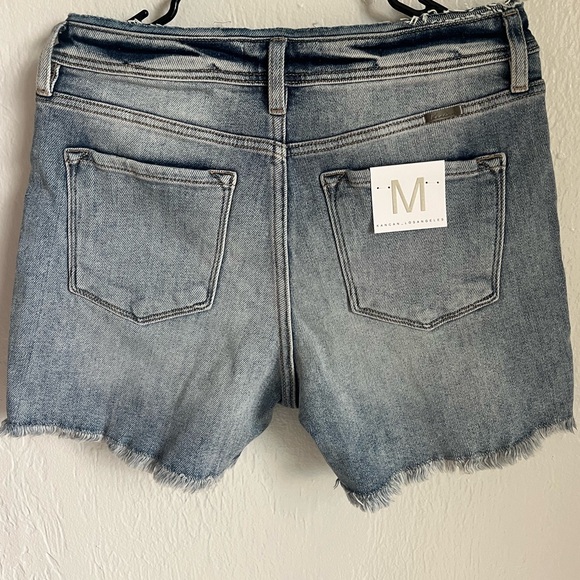 KanCan Distressed Jean Shorts Size Medium NWT - Picture 3 of 5